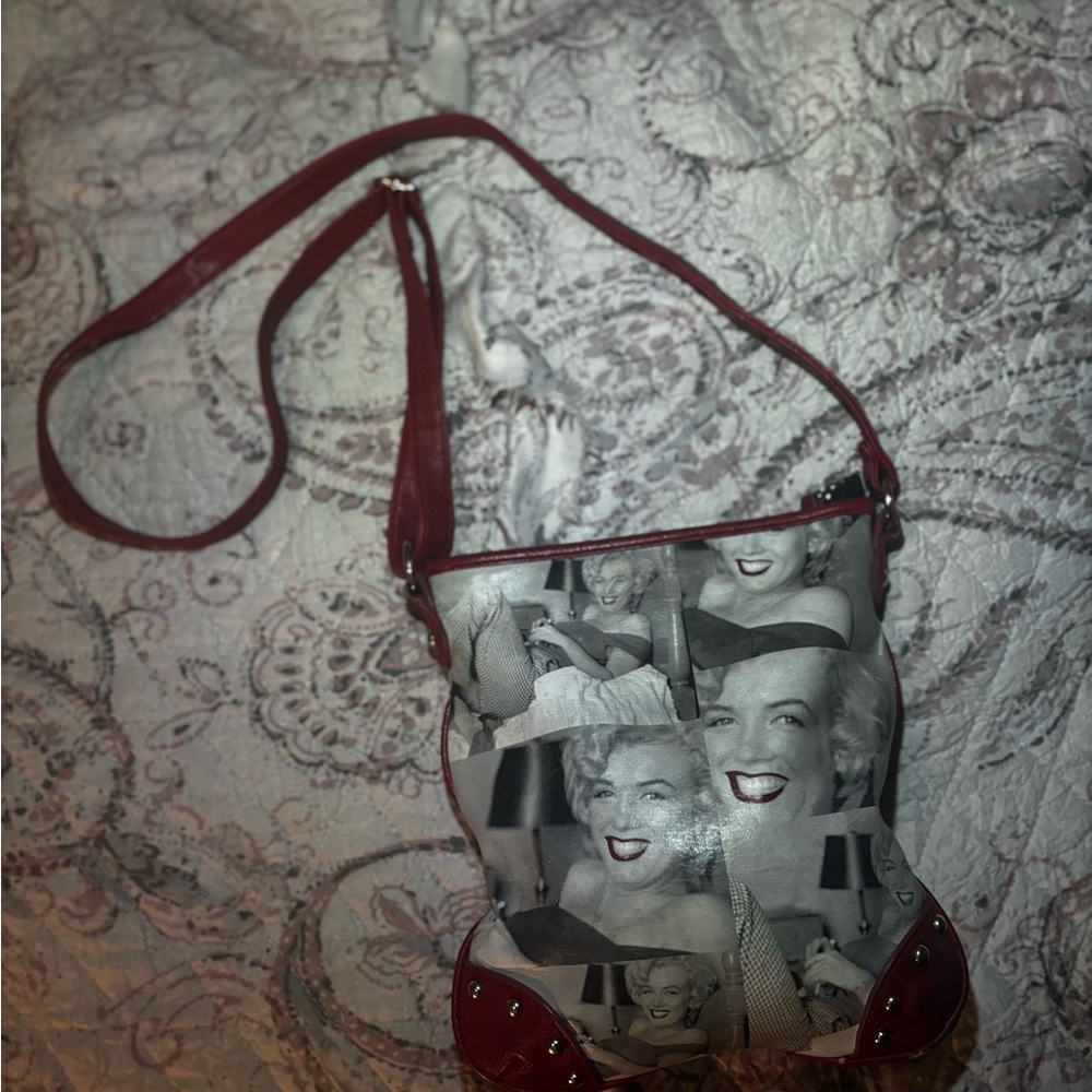 Stylish Red and White Women's Shoulder Bag
